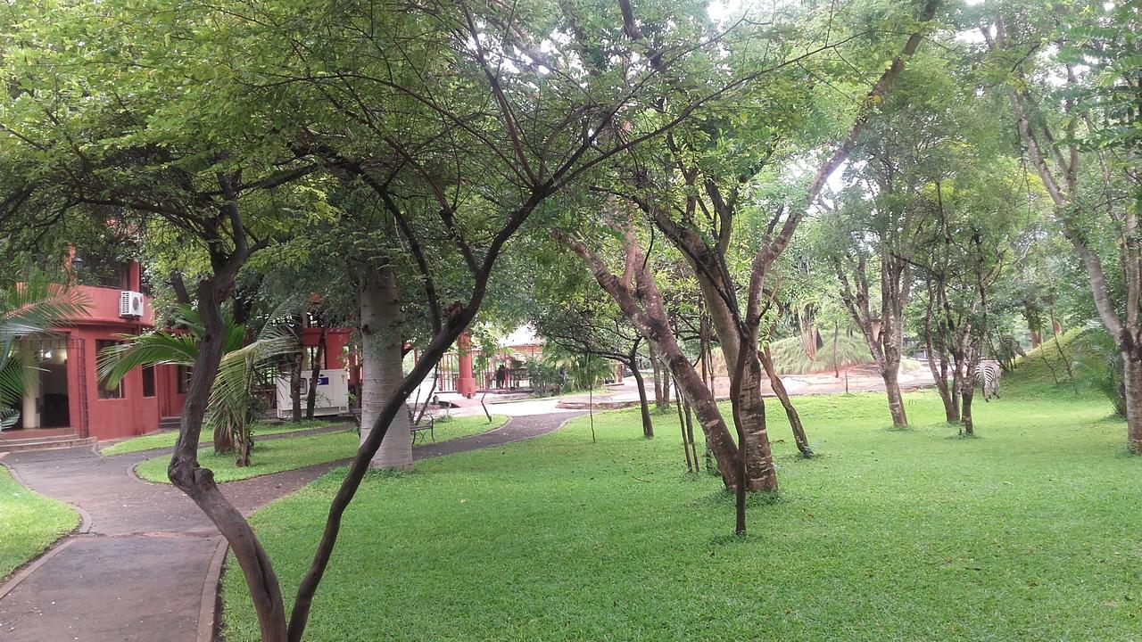 Kaazmein Lodge ลิฟวิงสโตน ภายนอก รูปภาพ